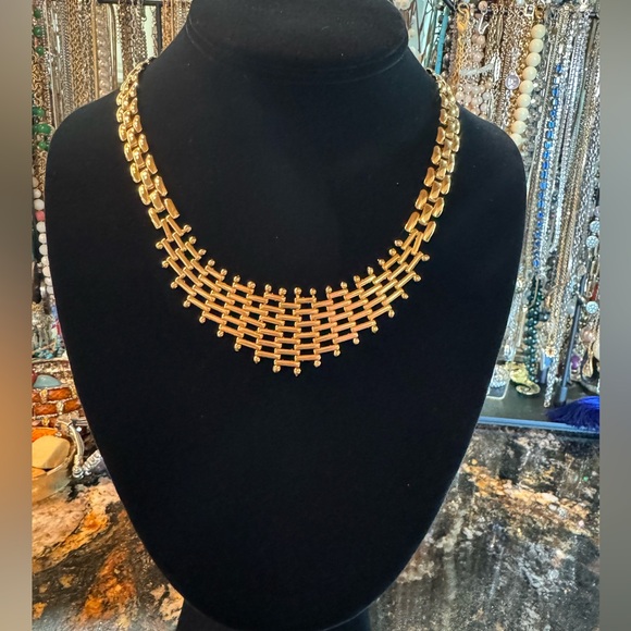 Jewelry - Elegant Gold Necklace for Women